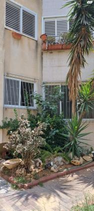 מנחם בגין 10 (תל גיבורים)