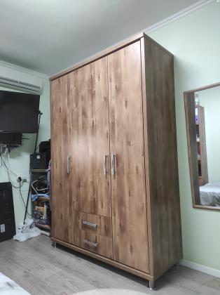 שולחן כתיבה כולל מגירות+ארון בגדים