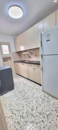 מנחם בגין 10 (תל גיבורים)