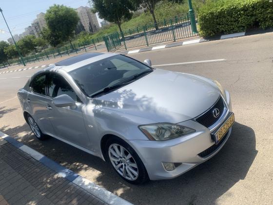 לקסוס IS250 (2008)