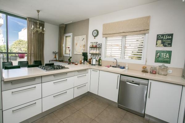 אלוף הניצחון 28 (תל יהודה)