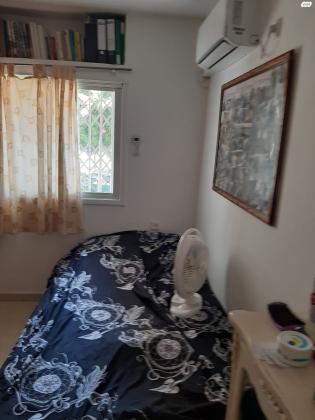 בושם 93 (לבנה)