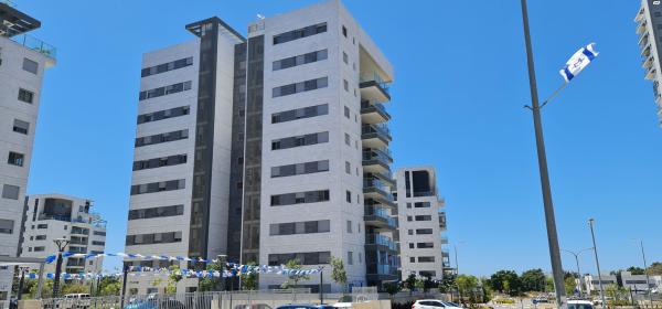 שדרות יצחק שמיר 10 (גלי כרמל, ז'בוטינסקי)