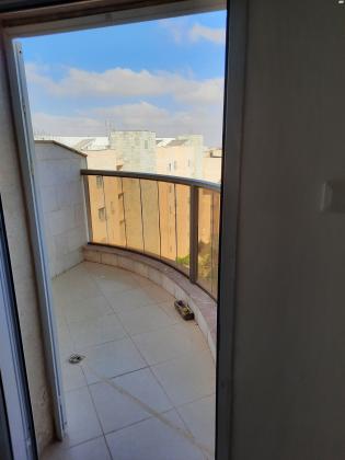 נחום שריג 9 (רמות)