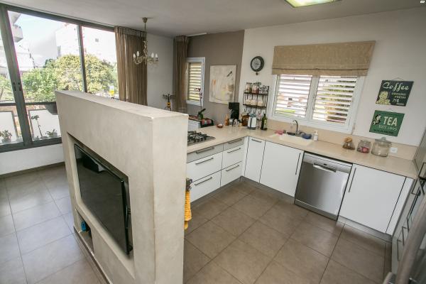 אלוף הניצחון 28 (תל יהודה)