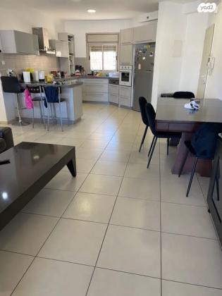 אילונה פהר (שדרת המגדלים ח-501)