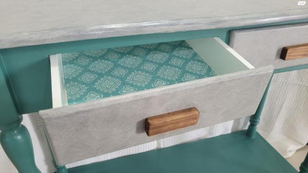 שידת כניסה בצבע טורקיז עמוק