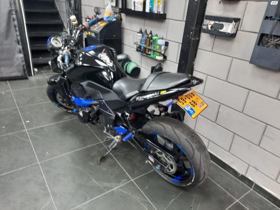קאוואסאקי Z750R (2009)