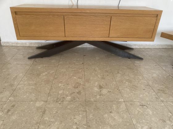 מזנון ושולחן לסלון במצב מצויין!