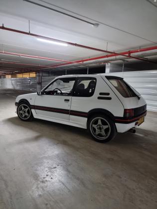 פיג'ו 205 (1992)