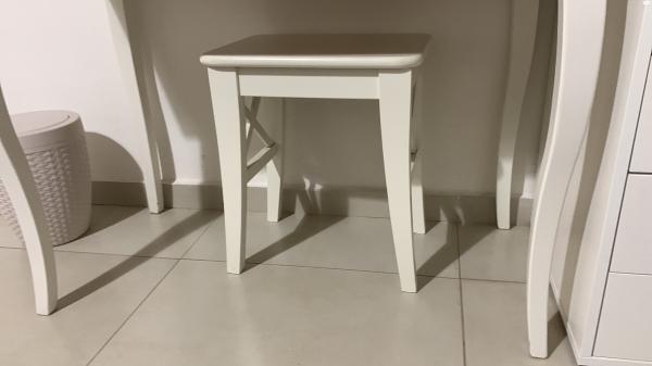 שידת איפור של איקאה עם