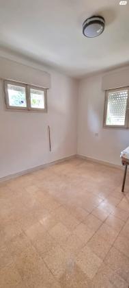 מנחם בגין 10 (תל גיבורים)