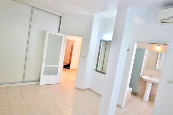 חצור 4 (יד לבנים)