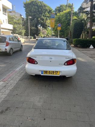 יונדאי לנטרה (2000)