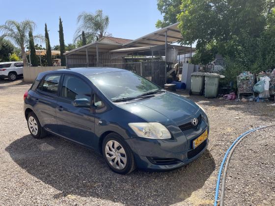 טויוטה אוריס (2008)