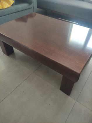 שולחן סלון יד שנייה מעץ מלא