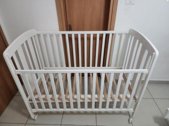 מיטת תינוק רהיטי סגל נקנתה