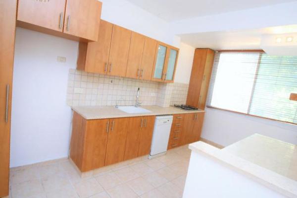 חצור 4 (יד לבנים)