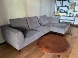 הספה נרכשה מזהבי רהיטים בעיצוב