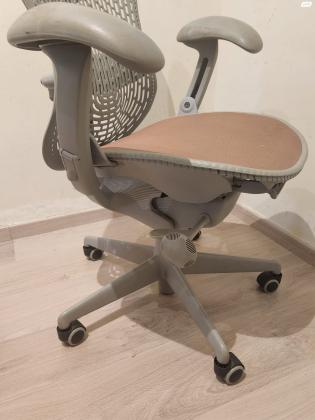 כיסא הרמן מילר herman miller דגם mirra