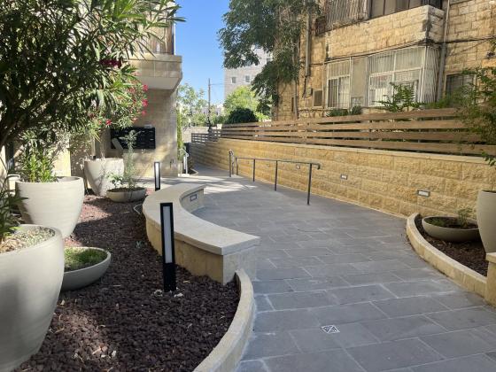 אברהם לינקולן 12 (טלביה)