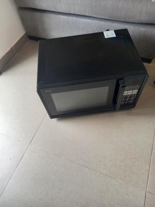 מיקרוגל שחור של חברת פיילוט