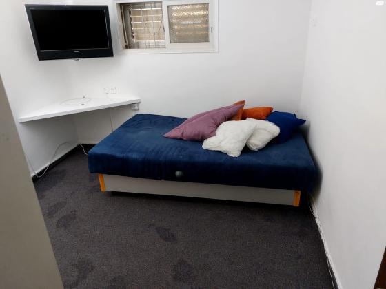 ארלוזורוב 76 (מרכז)