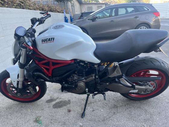 דוקאטי מונסטר 821 (2015)