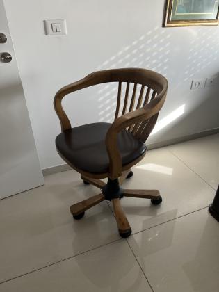 כסא משרדי וינטג? מפואר, עשוי