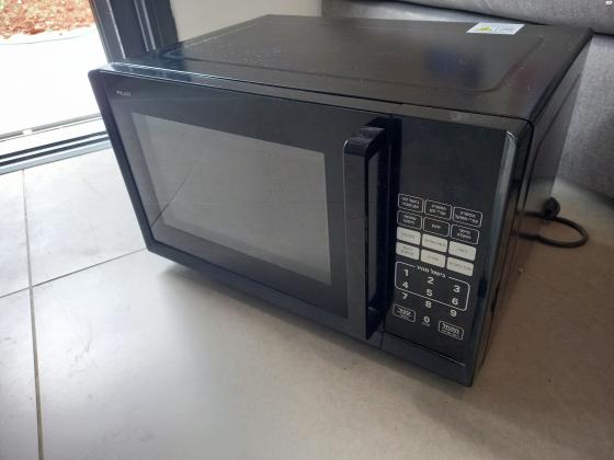 מיקרוגל שחור של חברת פיילוט