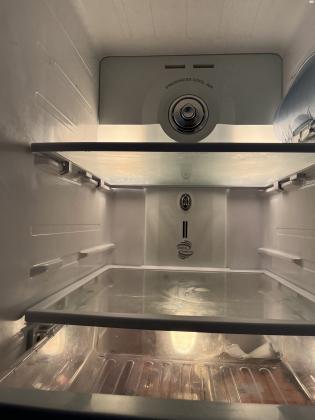 מציאה!! מקרר אמנה דלת ליד