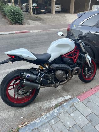 דוקאטי מונסטר 821 (2015)