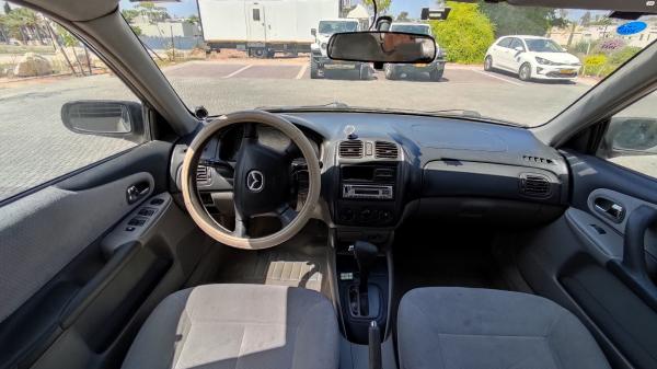 מאזדה 323 לאנטיס (2004)