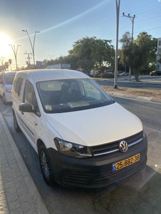 פולקסווגן קאדי (2016)