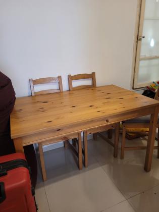 שולחן אוכל של איקאה