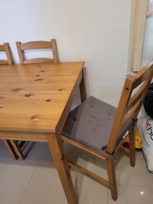 שולחן אוכל של איקאה