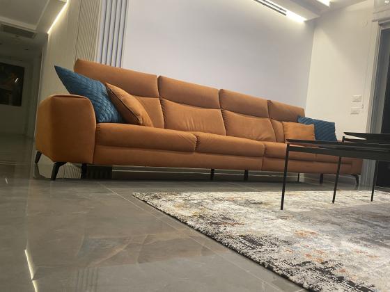 ספה מדהימה וייחודית צבע קוניאק