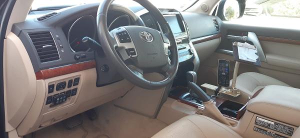 טויוטה לנד קרוזר V8 (2015)