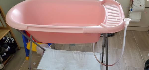 אמבטיה לתינוק עם צינור ניקוז