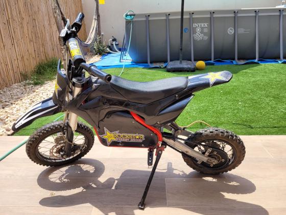 שני אופנועים חשמליים לילדים כולל מטען