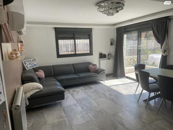 יעקב דה האז 7 (רמות)