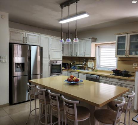 גבע 27 (מרכז העיר)