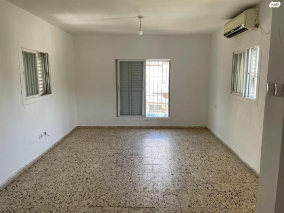 אחד העם 41 (רמת שקמה)