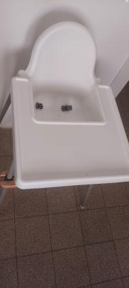 כסא אוכל של איקאה עם