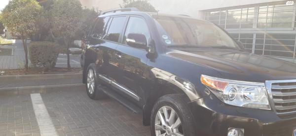 טויוטה לנד קרוזר V8 (2015)