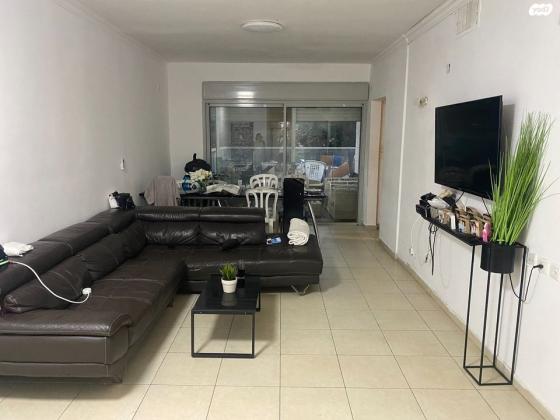 יגאל אלון 8 (מרכז)