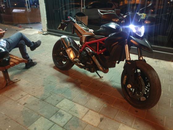 דוקאטי היפרמוטארד 821 (2013)