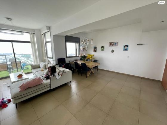 גולדה מאיר 13 (קרית ראשון;קריית כרמים)