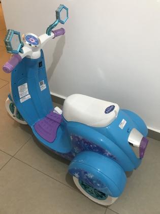 אופנוע ממנוע של אנה ואלזה