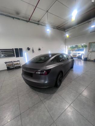 טסלה מודל 3 (2021)